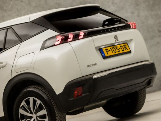 Peugeot 2008 1.2 PureTech Sport (APPLE CARPLAY, GROOT NAVI, LED KOPLAMPEN, GETINT GLAS, SPORTSTOELEN, CRUISE, ... ActivLease financial lease