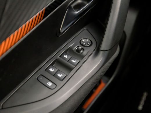Peugeot 2008 1.2 PureTech Sport (APPLE CARPLAY, GROOT NAVI, LED KOPLAMPEN, GETINT GLAS, SPORTSTOELEN, CRUISE, ... ActivLease financial lease