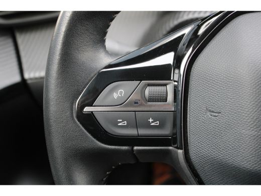 Peugeot 208 Peugeot 5drs 1.2 PureTech 100pk Allure | Navigatie | Apple Carplay | 3D Instrumenetenpaneel | ActivLease financial lease