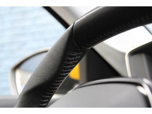 Peugeot 208 Peugeot 5drs 1.2 PureTech 100pk Allure | Navigatie | Apple Carplay | 3D Instrumenetenpaneel | ActivLease financial lease