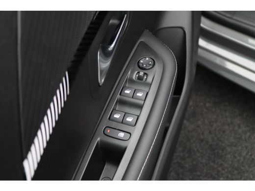 Peugeot e-208 EV Style 50 kWh | Achterruitverwarming | Apple Carplay/Android Auto|telefoonintegratie premium | ... ActivLease financial lease