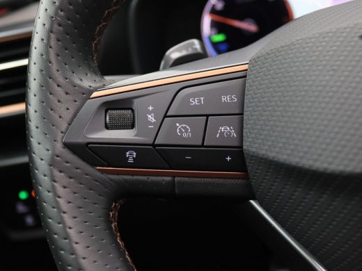 Seat Formentor 1.4 e-Hybrid VZ Performance 245PK DSG full led, trekhaak, side assist, panoramadak, elek. bedienb... ActivLease financial lease