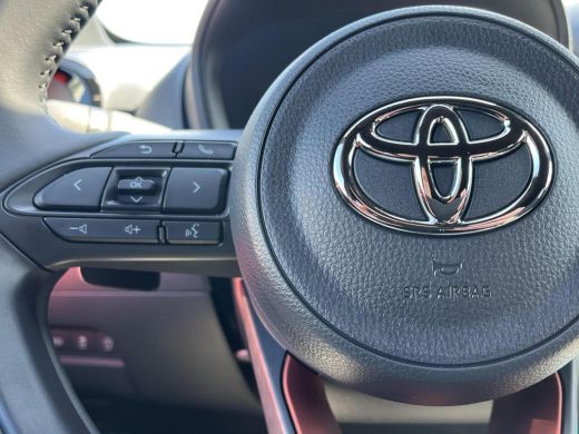 Toyota Aygo X 1.0 VVT-i S-CVT Envy | Chili red met zwart dak | Nieuw uit voorraad leverbaar | ActivLease financial lease
