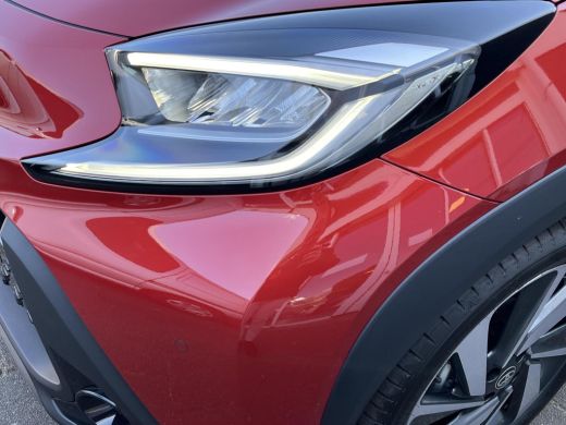 Toyota Aygo X 1.0 VVT-i S-CVT Envy | Chili red met zwart dak | Nieuw uit voorraad leverbaar | ActivLease financial lease