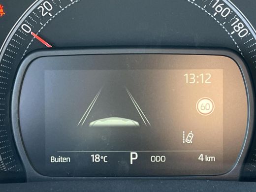 Toyota Aygo X 1.0 VVT-i S-CVT Envy | Chili red met zwart dak | Nieuw uit voorraad leverbaar | ActivLease financial lease