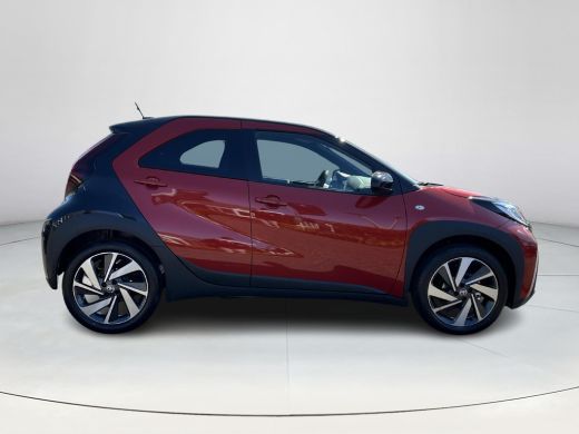 Toyota Aygo X 1.0 VVT-i S-CVT Envy | Chili red met zwart dak | Nieuw uit voorraad leverbaar | ActivLease financial lease