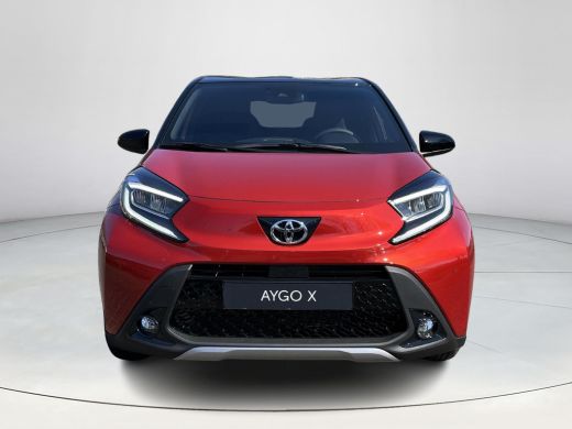 Toyota Aygo X 1.0 VVT-i S-CVT Envy | Chili red met zwart dak | Nieuw uit voorraad leverbaar | ActivLease financial lease