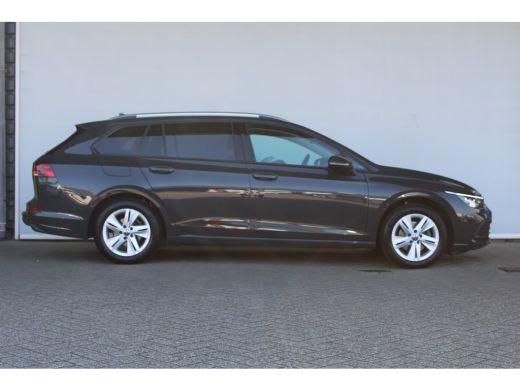 Volkswagen GOLF Variant 1.5 eTSI Life Business | Trekhaak || Achteruitrijcamera | Extra getint glas | Matrix LED koplampen ActivLease financial lease