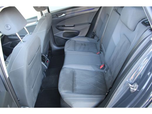 Volkswagen GOLF Variant 1.5 eTSI Life Business | Trekhaak || Achteruitrijcamera | Extra getint glas | Matrix LED koplampen ActivLease financial lease