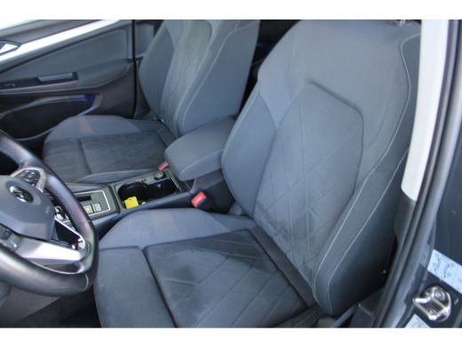 Volkswagen GOLF Variant 1.5 eTSI Life Business | Trekhaak || Achteruitrijcamera | Extra getint glas | Matrix LED koplampen ActivLease financial lease