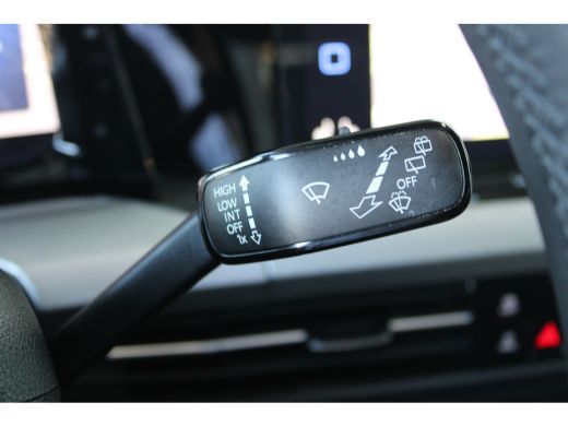Volkswagen GOLF Variant 1.5 eTSI Life Business | Trekhaak || Achteruitrijcamera | Extra getint glas | Matrix LED koplampen ActivLease financial lease