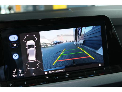 Volkswagen GOLF Variant 1.5 eTSI Life Business | Trekhaak || Achteruitrijcamera | Extra getint glas | Matrix LED koplampen ActivLease financial lease