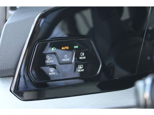 Volkswagen GOLF Variant 1.5 eTSI Life Business | Trekhaak || Achteruitrijcamera | Extra getint glas | Matrix LED koplampen ActivLease financial lease