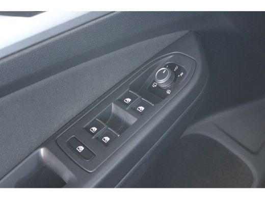 Volkswagen GOLF Variant 1.5 eTSI Life Business | Trekhaak || Achteruitrijcamera | Extra getint glas | Matrix LED koplampen ActivLease financial lease