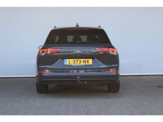 Volkswagen GOLF Variant 1.5 eTSI Life Business | Trekhaak || Achteruitrijcamera | Extra getint glas | Matrix LED koplampen ActivLease financial lease
