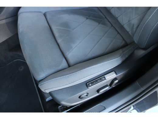 Volkswagen GOLF Variant 1.5 eTSI Life Business | Trekhaak || Achteruitrijcamera | Extra getint glas | Matrix LED koplampen ActivLease financial lease