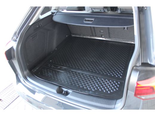 Volkswagen GOLF Variant 1.5 eTSI Life Business | Trekhaak || Achteruitrijcamera | Extra getint glas | Matrix LED koplampen ActivLease financial lease