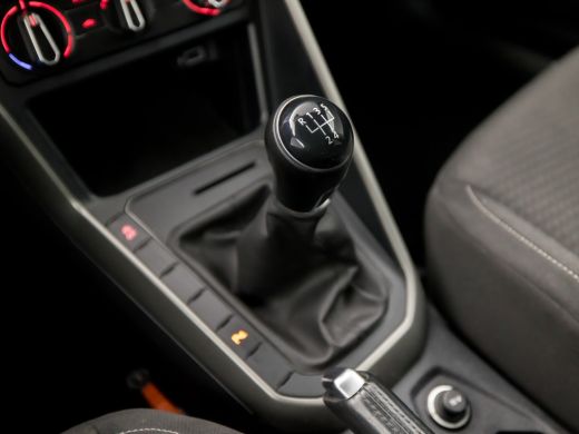 Volkswagen Polo 1.0 Sportline (PARKEERSENSOREN, LM VELGEN, GETINT GLAS, CRUISE, SPORTSTOELEN, ELEK PAKKET, LED AC... ActivLease financial lease