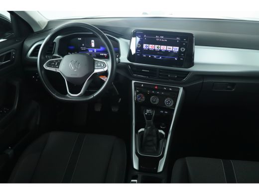 Volkswagen T-Roc 1.0 TSI Life | Adaptive Cruise | Virtual Cockpit | LED | Parkeersensoren | Navi By App | Apple Ca... ActivLease financial lease
