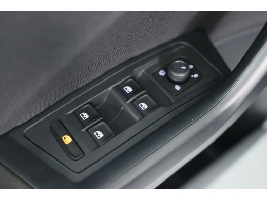 Volkswagen T-Roc 1.0 TSI Life | Adaptive Cruise | Virtual Cockpit | LED | Parkeersensoren | Navi By App | Apple Ca... ActivLease financial lease