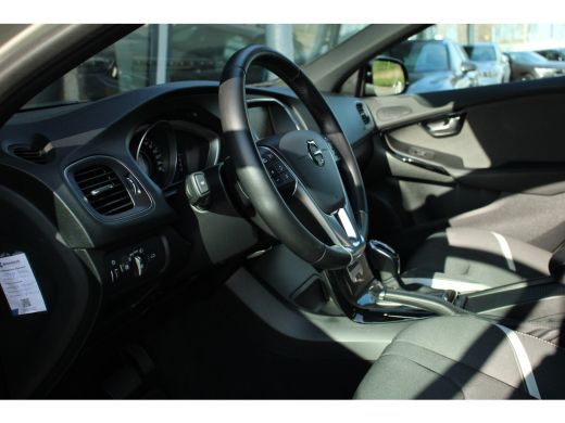 Volvo  V40 T3 Dynamic Editon | Cruise Control | Stoelverwarming | Full-LED | Navigatie | 17-Inch | Parkeerhulp ActivLease financial lease