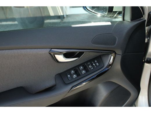 Volvo  V40 T3 Dynamic Editon | Cruise Control | Stoelverwarming | Full-LED | Navigatie | 17-Inch | Parkeerhulp ActivLease financial lease