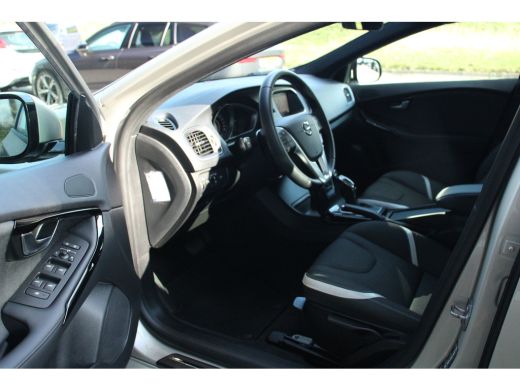 Volvo  V40 T3 Dynamic Editon | Cruise Control | Stoelverwarming | Full-LED | Navigatie | 17-Inch | Parkeerhulp ActivLease financial lease