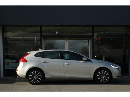 Volvo  V40 T3 Dynamic Editon | Cruise Control | Stoelverwarming | Full-LED | Navigatie | 17-Inch | Parkeerhulp ActivLease financial lease