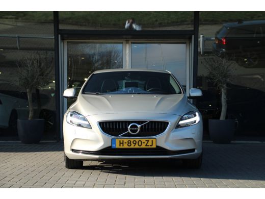 Volvo  V40 T3 Dynamic Editon | Cruise Control | Stoelverwarming | Full-LED | Navigatie | 17-Inch | Parkeerhulp ActivLease financial lease