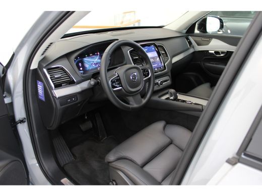 Volvo  XC90 T8 455PK AWD Ultimate Dark | Panoramadak | Luchtvering | Trekhaak | Getint Glas | 360° | Head-up ... ActivLease financial lease