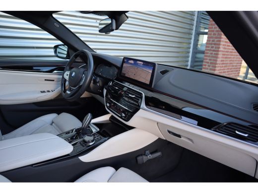 BMW 5 Serie Touring 530e High Executive Pano / Stoelventilatie / Individual / Leder dashboard / Zeer compleet / ActivLease financial lease