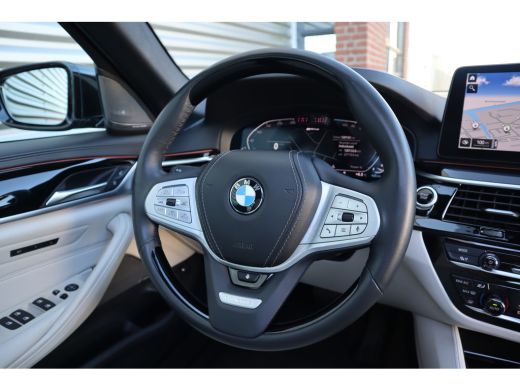 BMW 5 Serie Touring 530e High Executive Pano / Stoelventilatie / Individual / Leder dashboard / Zeer compleet / ActivLease financial lease