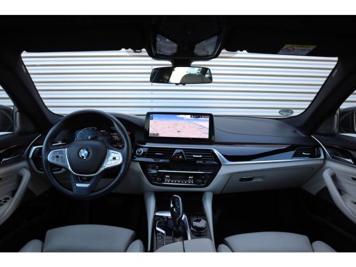 BMW 5 Serie Touring 530e High Executive Pano / Stoelventilatie / Individual / Leder dashboard / Zeer compleet / ActivLease financial lease