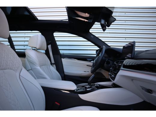 BMW 5 Serie Touring 530e High Executive Pano / Stoelventilatie / Individual / Leder dashboard / Zeer compleet / ActivLease financial lease