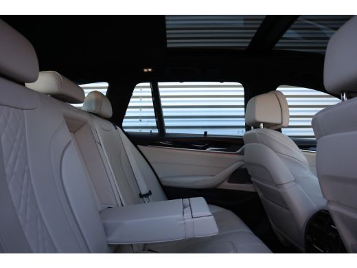 BMW 5 Serie Touring 530e High Executive Pano / Stoelventilatie / Individual / Leder dashboard / Zeer compleet / ActivLease financial lease