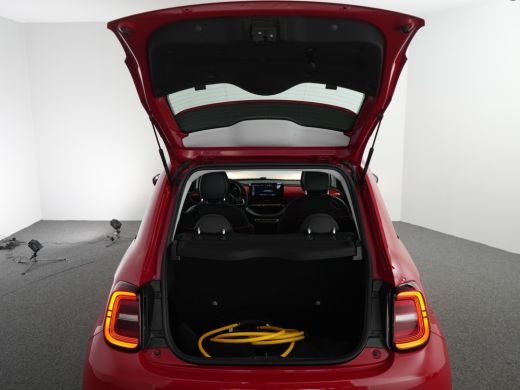 Fiat 500 RED 24 kWh | Airco (automatisch) | Chroom delen exterieur | Chroom delen exterieur ActivLease financial lease