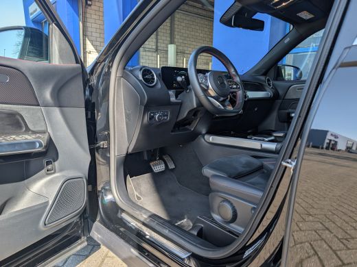 Mercedes GLB Mercedes-Benz 180 AMG Line 7p. | Trekhaak | Cruise Control | Camera ActivLease financial lease