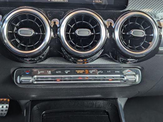 Mercedes GLB Mercedes-Benz 180 AMG Line 7p. | Trekhaak | Cruise Control | Camera ActivLease financial lease
