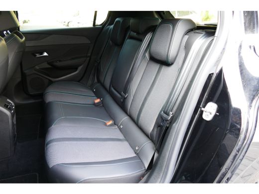 Peugeot 308 1.2 PURETECH 130PK ALLURE PACK AUTOMAAT / NAVI / CLIMA / PDC / 17"LMV / CAMERA / KEYLESS / FULL-L... ActivLease financial lease