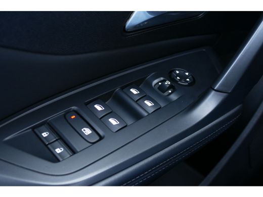Peugeot 308 1.2 PURETECH 130PK ALLURE PACK AUTOMAAT / NAVI / CLIMA / PDC / 17"LMV / CAMERA / KEYLESS / FULL-L... ActivLease financial lease