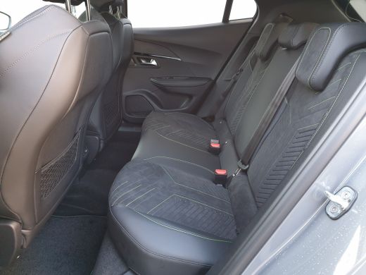 Peugeot e-2008 EV 54kWh 156 1AT GT Avantage | 3-fase lader | Alcantara® Executive interior | Climate Control ActivLease financial lease
