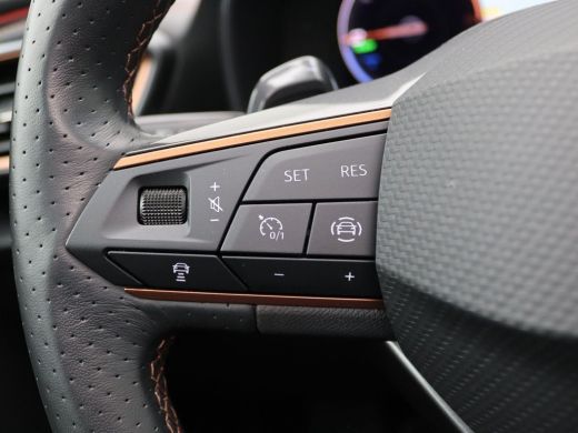 Seat Formentor 1.4 e-Hybrid Adrenaline 204PK DSG panoramadak, full led, adaptive cruise, achteruitrijcamera, key... ActivLease financial lease