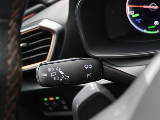 Seat Leon Sportstourer 1.4 e-Hybrid VZ Performance 245PK DSG side skirts, panoramadak, elektrische achterkelp, full led,... ActivLease financial lease