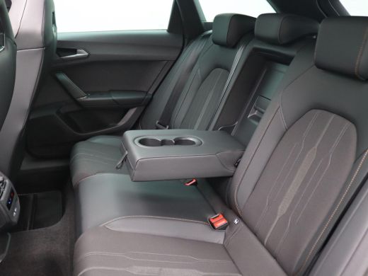 Seat Leon Sportstourer 1.4 e-Hybrid VZ Performance 245PK DSG side skirts, panoramadak, elektrische achterkelp, full led,... ActivLease financial lease