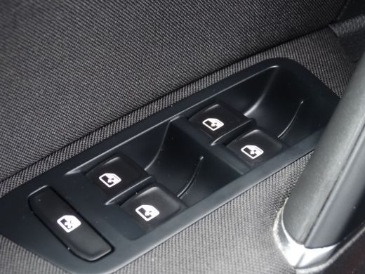 Volkswagen e-Golf E-DITION | Cruise Controle | Navigatie | Achteruitrijcamera | Apple Carplay/Android Auto | ActivLease financial lease
