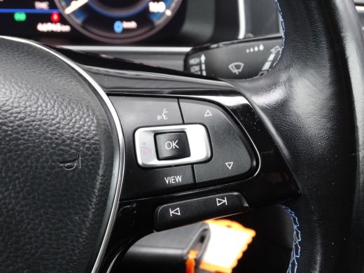 Volkswagen e-Golf E-DITION | Cruise Controle | Navigatie | Achteruitrijcamera | Apple Carplay/Android Auto | ActivLease financial lease