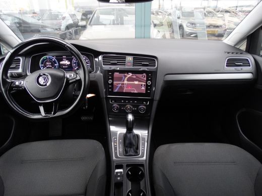 Volkswagen e-Golf E-DITION | Cruise Controle | Navigatie | Achteruitrijcamera | Apple Carplay/Android Auto | ActivLease financial lease