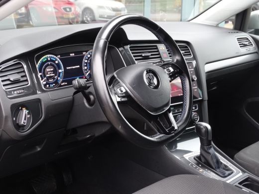 Volkswagen e-Golf E-DITION | Cruise Controle | Navigatie | Achteruitrijcamera | Apple Carplay/Android Auto | ActivLease financial lease