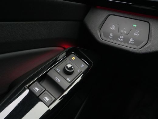Volkswagen ID.5 Pro 77 kWh Panorama Trekhaak Camera Stoelverwarming 151 ActivLease financial lease