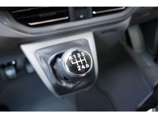 Volkswagen Transporter 2.0 TDI L1H1 28 Life, Bijrijdersstoel, Climatronic, PDV V + A ActivLease financial lease